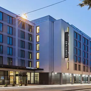 Courtyard By Marriott East Hotel